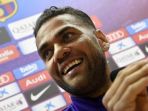 bek-barcelona-dani-alves_20170221_082547.jpg