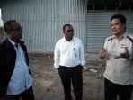 bobby-lianto-ketika-memberi-penjelasan-kepada-dirut-bank-ntt-ishak-eduard-rihi.jpg