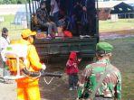 bocah-laki-laki-penumpang-km-lambelu-saat-disempro-antiseptik.jpg