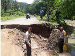 breaking-news-jembatan-wailamun-di-sikka-ambruk-dihantam-banjir.jpg