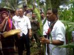 bupati-ende-ir-marsel-petu_20160421_133957.jpg