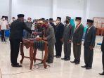 bupati-lembata-thomas-ola-langoday-saat-melantik-pejabat.jpg
