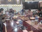bupati-malaka-dr-simon-nahak-bertemu-dengan-menteri-sosial-tri-rismaharini.jpg