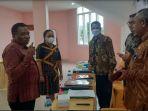 bupati-malaka-simon-nahak-memantau-kegiatan-seleksi-terbuka.jpg