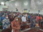 bupati-malaka-simon-nahak-saat-mengikuti-peray.jpg