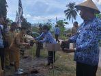 bupati-marsel-tanam-kelor-di-desa-anaranda.jpg