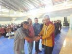 bupati-mella-sedang-berjabat-tangan-dengan-badan-pengurus-k2s-keluarga-jawa_20180429_170106.jpg