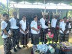bupati-rote-ndao-paulina-haning-bullu-foto-bersama-ketiga-maneleo.jpg