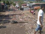 bupati-tts-pantau-pembersihan-sampah-di-jalan-wj-lalamentik.jpg