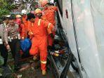 bus-jatuh-ke-tebing-dua-orang-tewas-dan-belasan-korban-mengalami-luka-luka.jpg