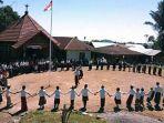 cinta-budaya-manggarai-warga-pau-ruteng-gelar-tarian-adat-meriahkan-hut-ri.jpg