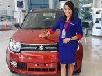 customer-relation-office-titin-tengah-berpose-mempromosikan-mob.jpg