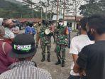 dandim-manggarai-letkol-kav-ivan-alfa-ssos-saat-mengimbau-warga-u.jpg