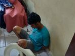 daroni-21-pelaku-begal-payudara-saat-berada-di-polsek-kemuning-palembang_20181003_093510.jpg