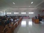 dialog-para-pendemo-dari-aliansi-masyarakat-peduli-lembata-ampera-d.jpg