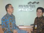 direktur-utama-mandiri-sekuritas-silvano-rumantir-kiri_20161118_114700.jpg