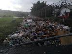 drainase-di-bandara-haji-hasan-aroboesman-ende-kembali-dijejali-sampah.jpg