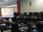 drrd-ntt-menggelar-rapat-dengar-pendapat-dengan-danrem-161-wirasakti_20161017_104906.jpg