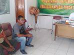 dua-orang-warga-desa-pantae.jpg