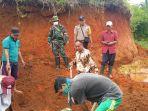 evakuasi-korban-longsor-di-kabupaten-manggarai.jpg