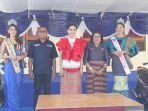 foto-bersama-usai-penyerahan-sepeda-moto.jpg