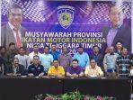 gavriel-putranto-novanto-baju-ungu-foto-bersama.jpg