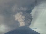 gunung-agung-semburkan-asap_20171127_092608.jpg