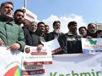 guru-tewas-dalam-penahanan-warga-di-india-kashmir-marah-sekolah-dan-tempat-usaha-ditutup.jpg