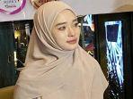 inara-idola-rusli-akhirnya-buka-cadar-saat-digugat-cerai-suami.jpg