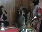 isak-tangis-keluarga-korban-gempa-donggala-dna-palu-di-majene-sulawesi-barat_20180930_143940.jpg