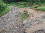 jalan-rusak-menuju-cunca-wulang.jpg