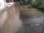 jalan-seperti-kubangan_20160617_163533.jpg