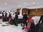 jenazah-4-prajurit-tni-saat-disemayamkan-di-korem-181-papua.jpg