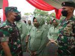 jenderal-dudung-abdurachman-dan-prajurit.jpg