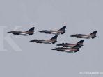 jet-tempur-j-10-dari-tim-aerobatik-militer-tiongkok.jpg