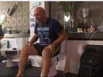 jimmy-de-frenne-warga-belgia-duduk-di-toilet.jpg