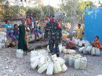 jumlah-air-bersih-terbatas-babinsa-di-amanuban-timur-turun-tangan-atur-pembagian-air.jpg