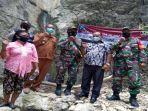 kades-basmuti-senang-desanya-dapat-bantuan-pemasangan-pompa-hydran-dari-tni.jpg