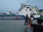 kapal-angkut-semen-tenggelam-di-pelabuhan-lewoleba-lembata.jpg