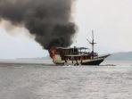 kapal-motor-dunia-baru-komodo-terbakar-di-perairan-labuan-bajo.jpg