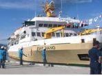 kapal-pelni-km-sangiang-sementara-sandar.jpg