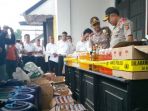 kapolda-jabar-irjen-agung-budi-maryoto-dan-kapolrestabes-bandung-kombes-hendro-pandowo_20180410_092217.jpg
