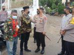 kapolda-ntt-irjen-pol-lotharia-latif-berdialog-dengan-ormas-yang-berjaga-di-gereja-katedral-kupang.jpg
