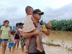 kapolres-manggarai-barat-julisa-kusumowardono-evakuasi-korban-banjir-labuan-bajomanggarai-barat.jpg