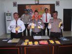 kapolres-sumba-timur-akbp-handrio-wicaksono-sik-didampin.jpg