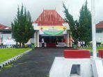 karangan-bunga-ucapan-proficiat-dan-selamat-kepada-ap-rb-hiasi-kantor-bupati-ngada.jpg
