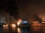 kebakaran-di-muara-baru-30-kapal-nelayan-hangus.jpg