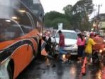 kecelakaan-bus-di-puncak_20170422_231440.jpg