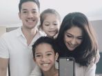 keluarga-kecil-nana-mirdad-dan-andrew-white_20170908_121255.jpg