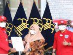 kemenkumham-serahkan-1000-paket-bingkisan-bagi-pasien-wisma-atlet.jpg